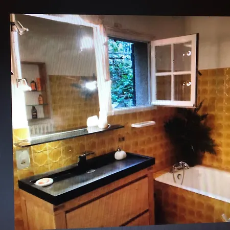 Petite Maison De Charme Avec Piscine Et Pins Centenaires *