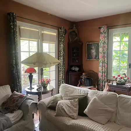 Petite Maison De Charme Avec Piscine Et Pins Centenaires *