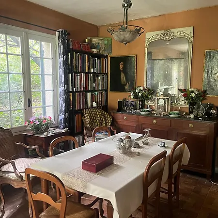 Petite Maison De Charme Avec Piscine Et Pins Centenaires * Nîmes