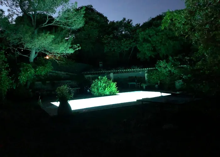Βίλα Petite Maison De Charme Avec Piscine Et Pins Centenaires Νιμ