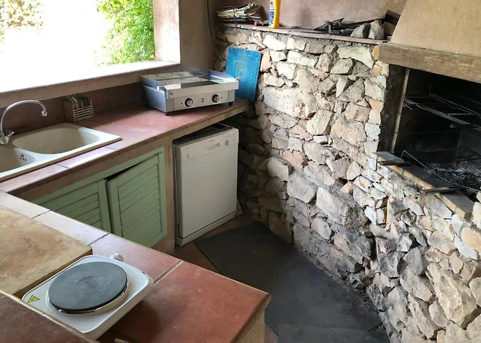 Petite Maison De Charme Avec Piscine Et Pins Centenaires Νιμ
